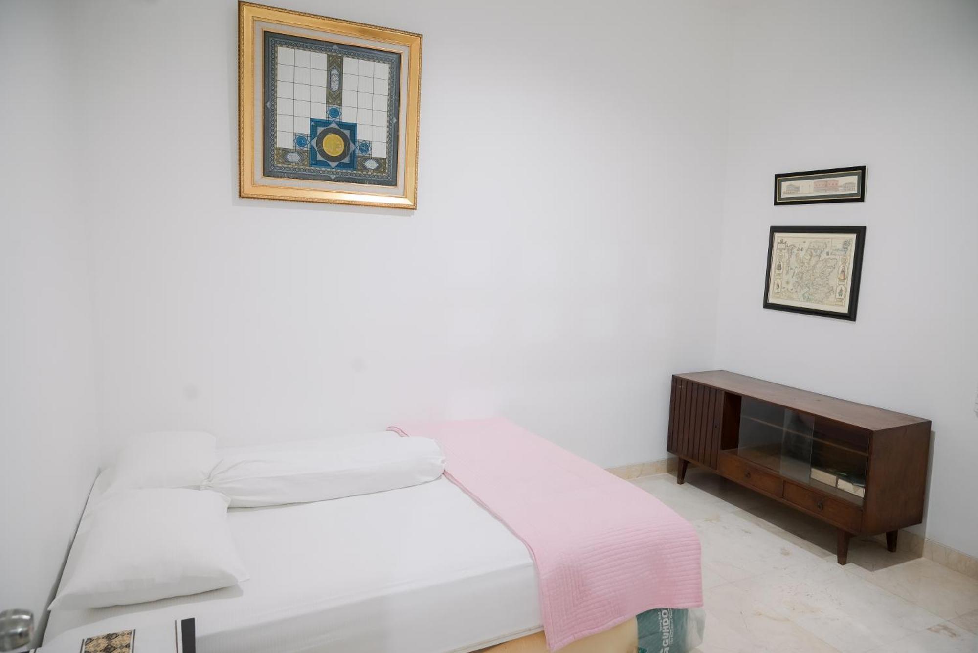 Kirana Guest House Богор Экстерьер фото
