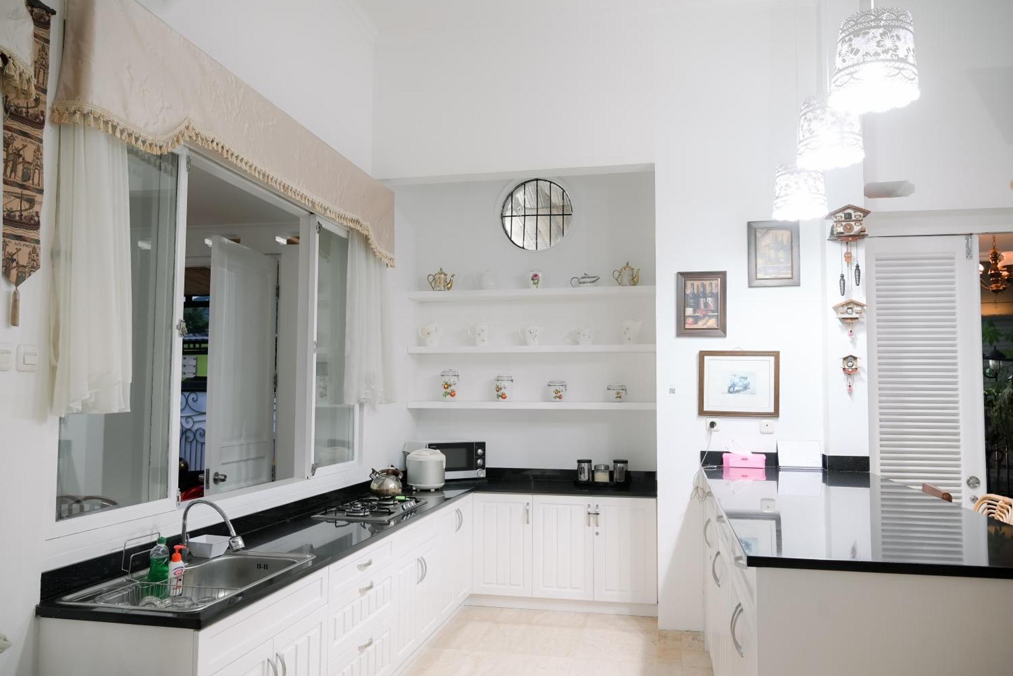 Kirana Guest House Богор Экстерьер фото