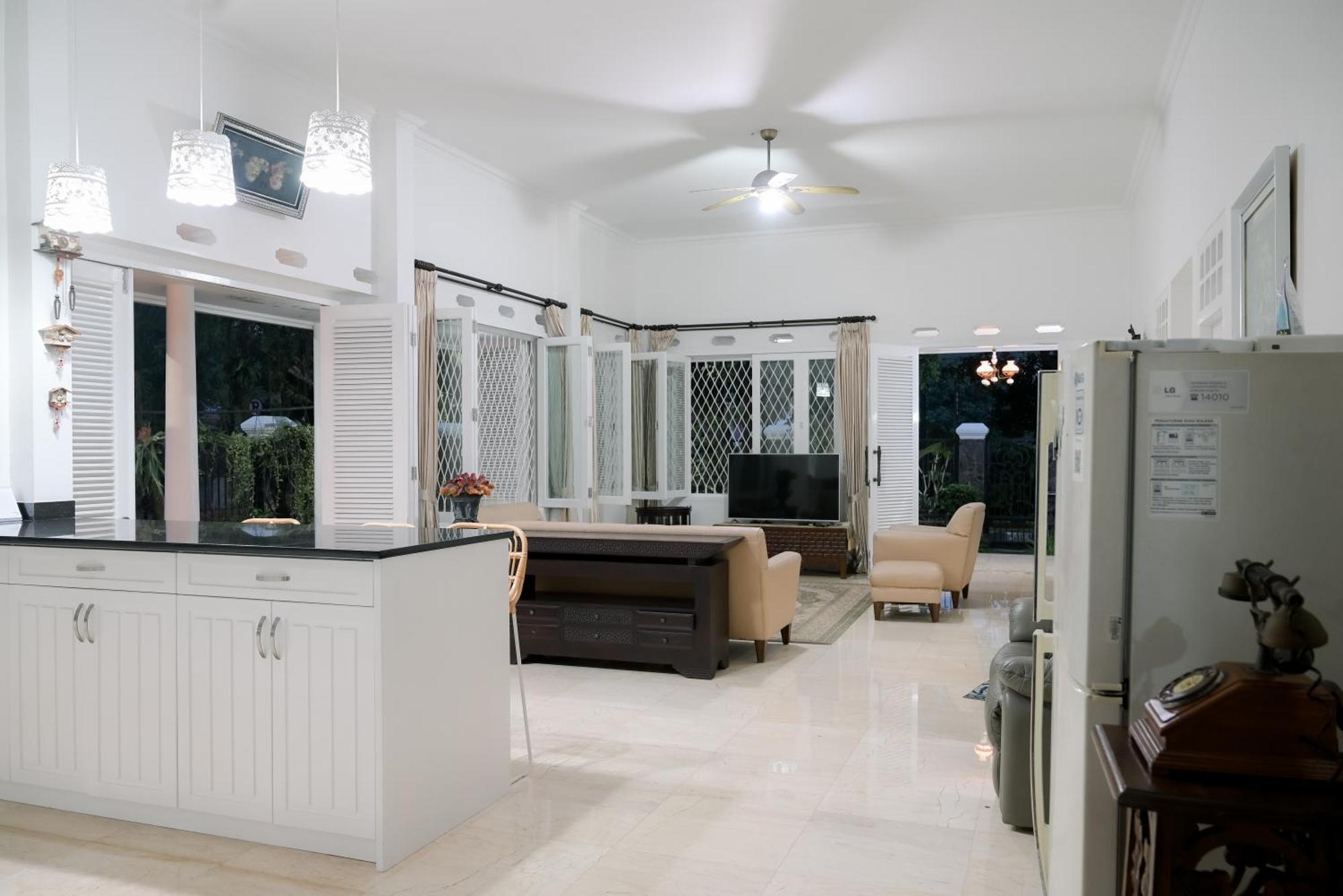 Kirana Guest House Богор Экстерьер фото