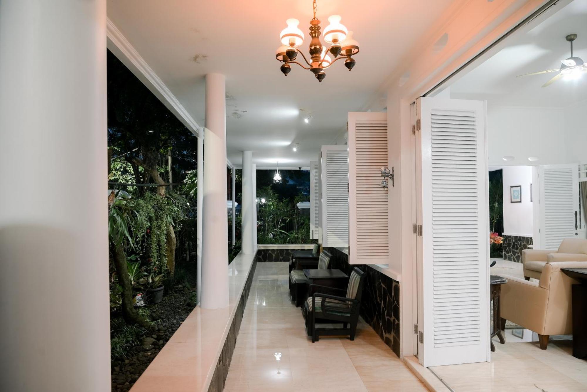 Kirana Guest House Богор Экстерьер фото