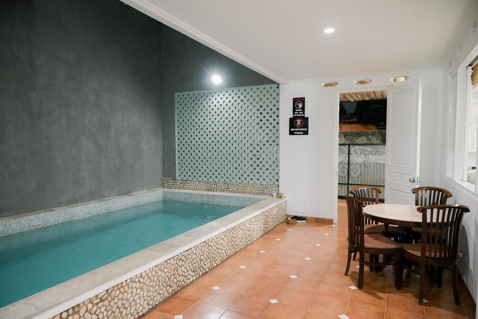 Kirana Guest House Богор Экстерьер фото