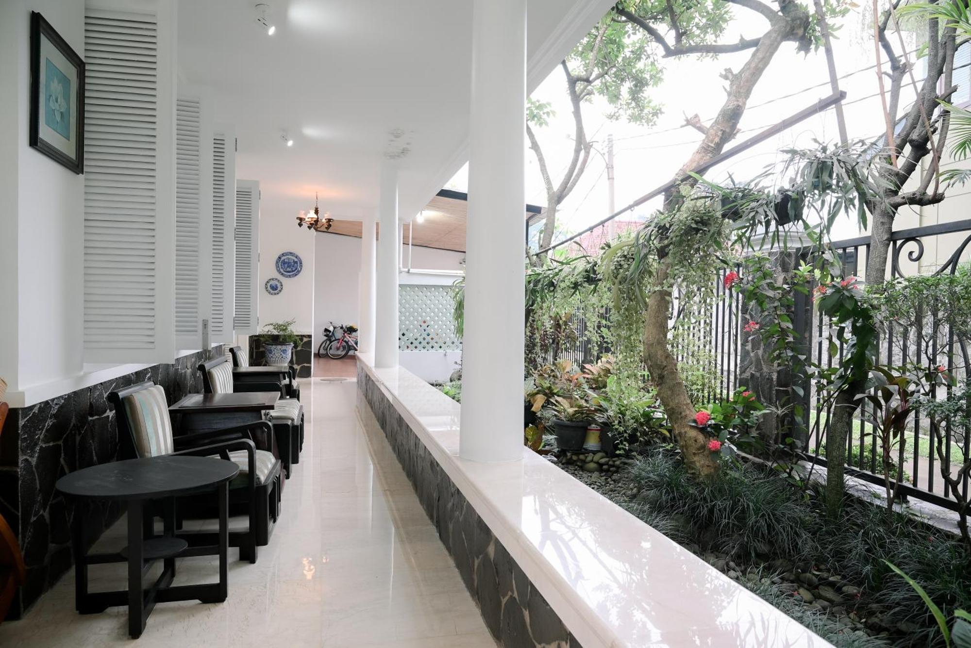 Kirana Guest House Богор Экстерьер фото